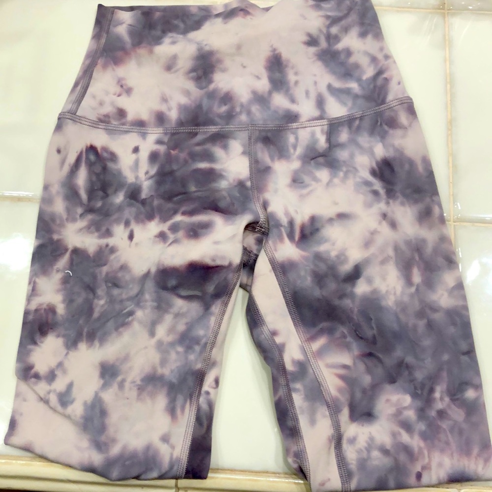 Lululemon purple & white tye die leggings
